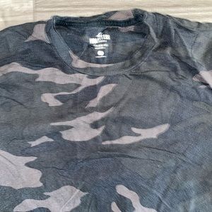 Men’s Hollister camo shirt
